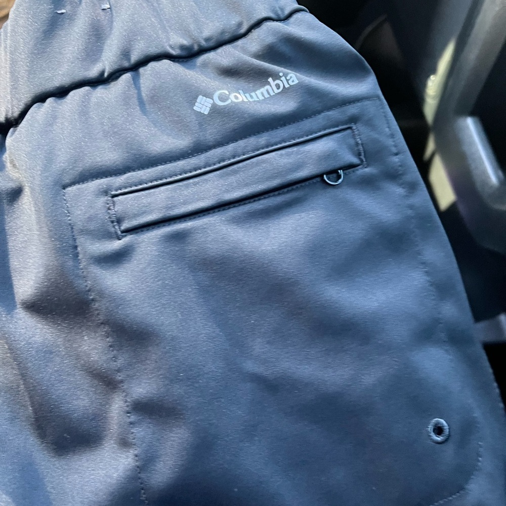 black columbia skirt with pockets on front and back
